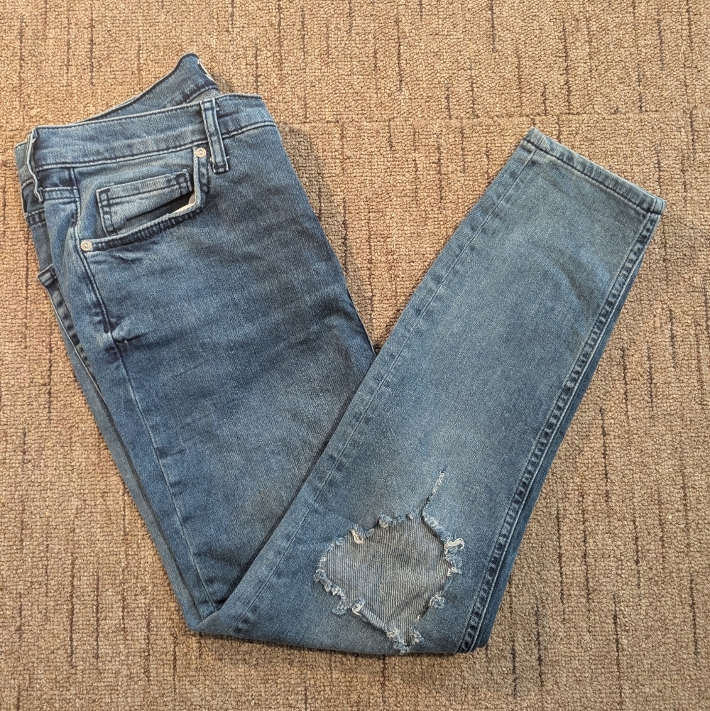 Free People Light Wash Distressed‎ Knees Skinny Jeans Size 30 Short